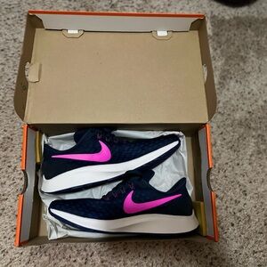 Woman’s 8.5 Nike Pegasus 35 Running Shoes 👞